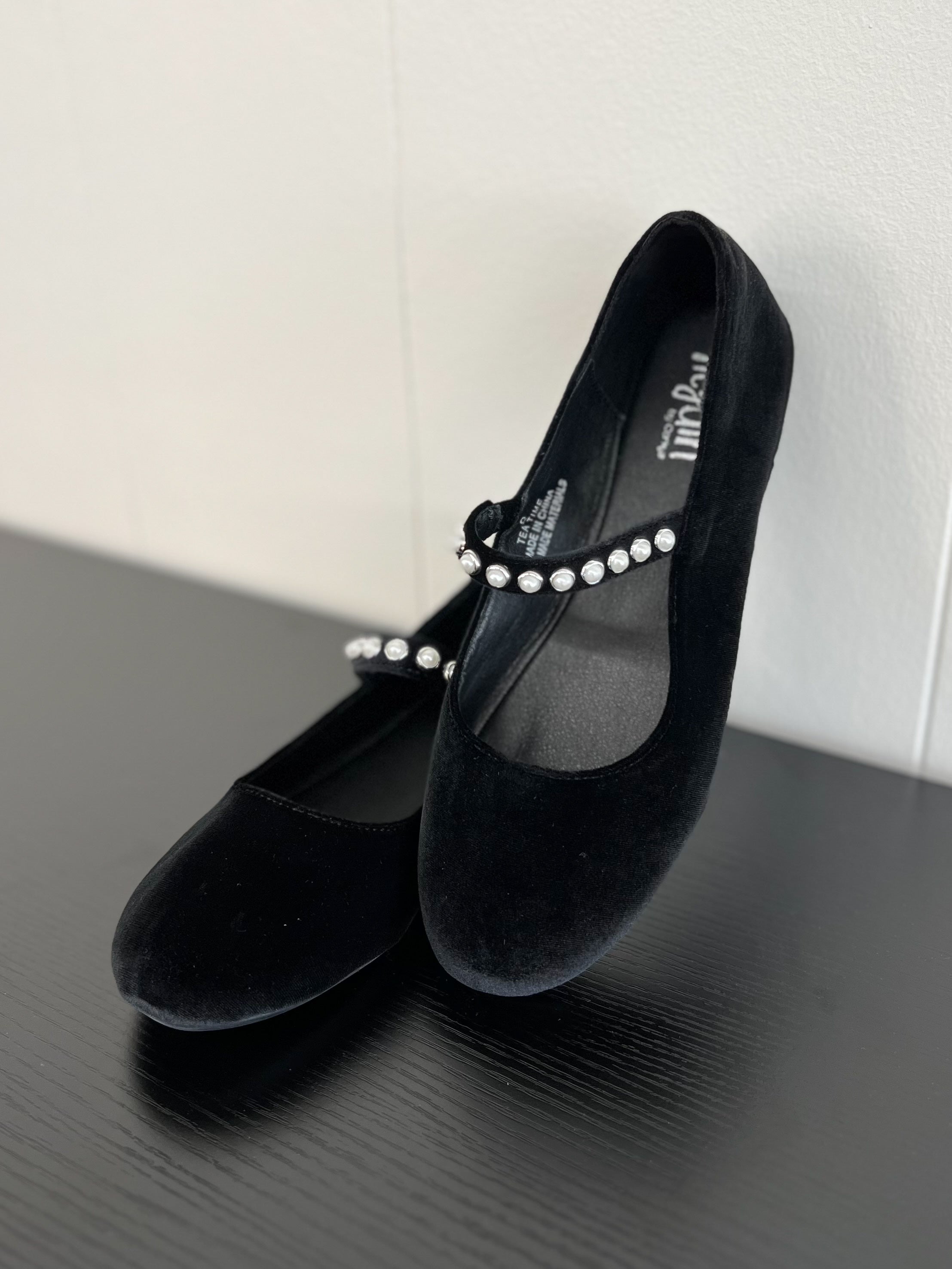 [Corky's] Tea Time Velvet Flats-Black