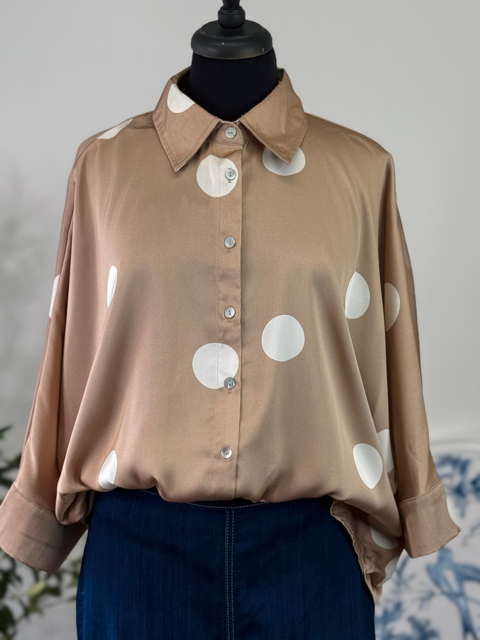 [Plus] Latte Dots Blouse - Latte