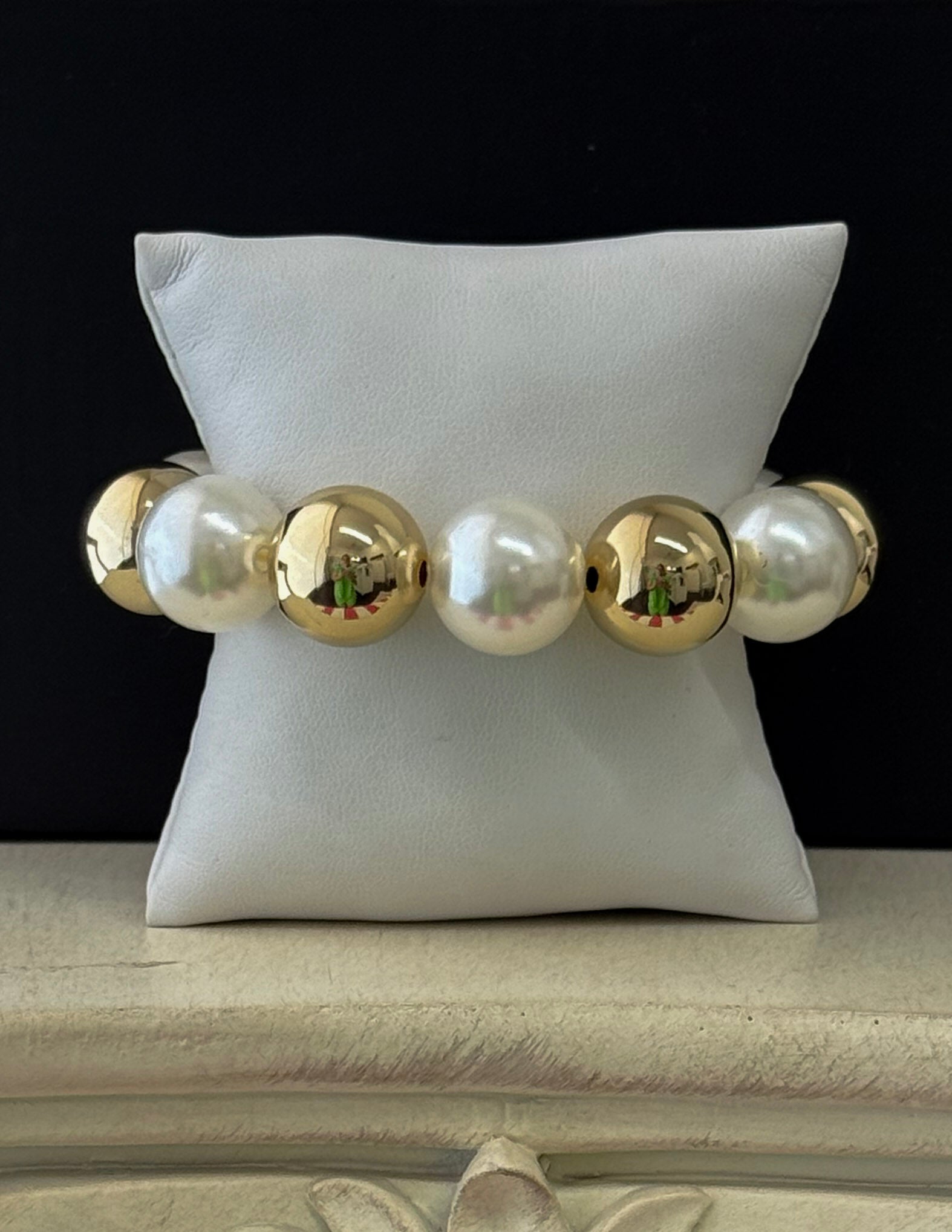 Large Chunky Bead Bracelet-Gold & White