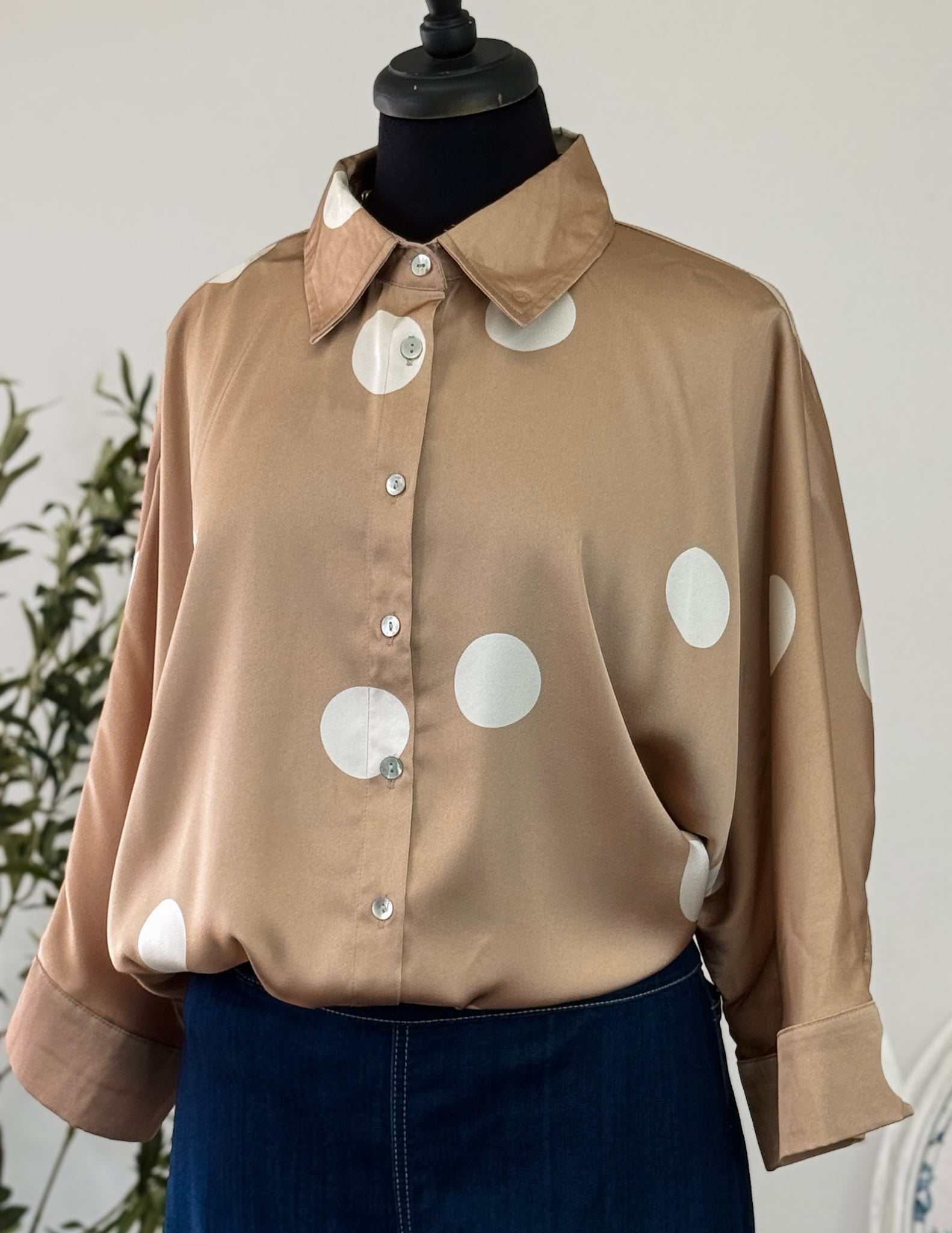 [Plus] Latte Dots Blouse - Latte