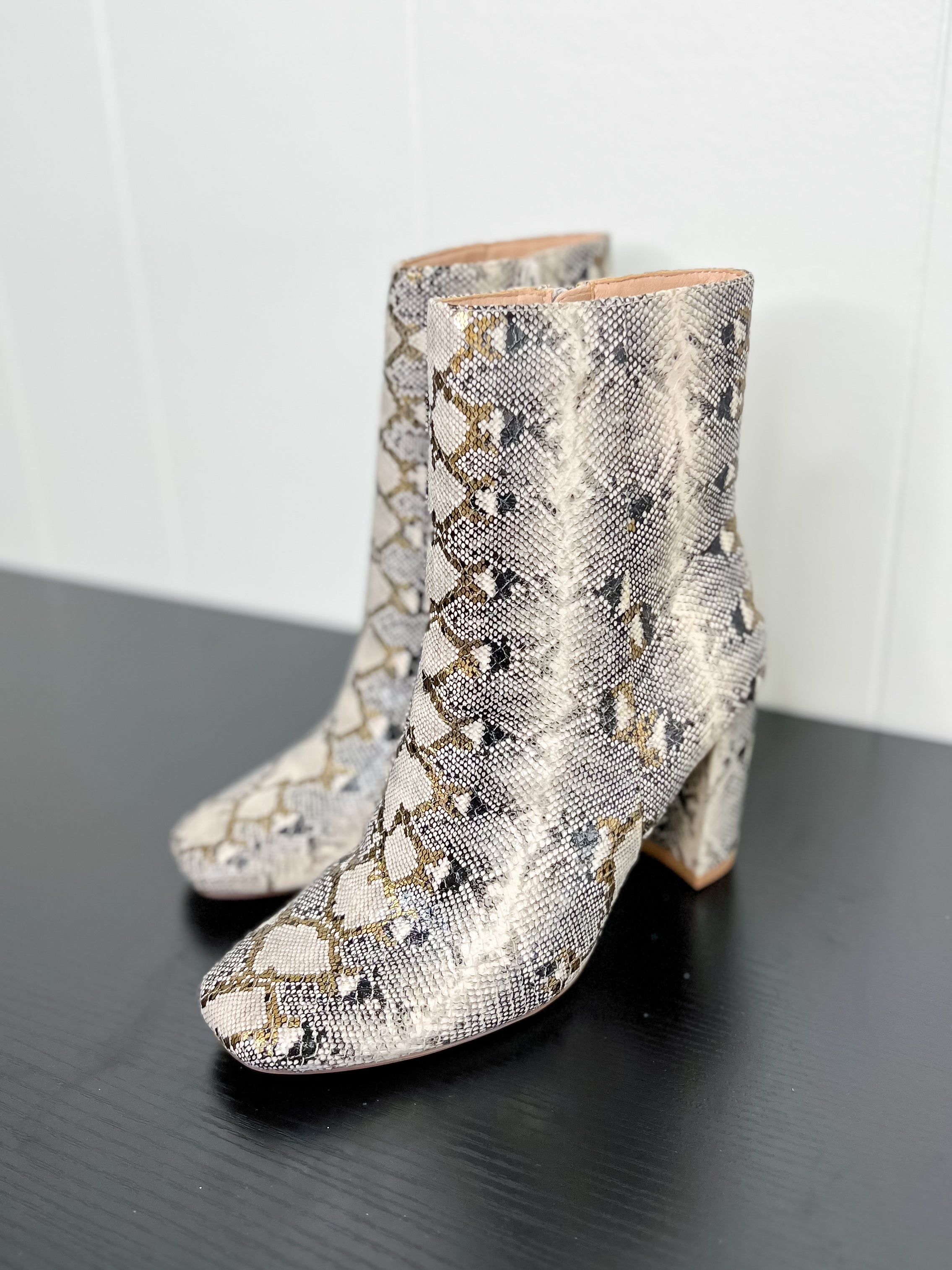 [Chinese Laundry] Kind Quirky Snake Bootie