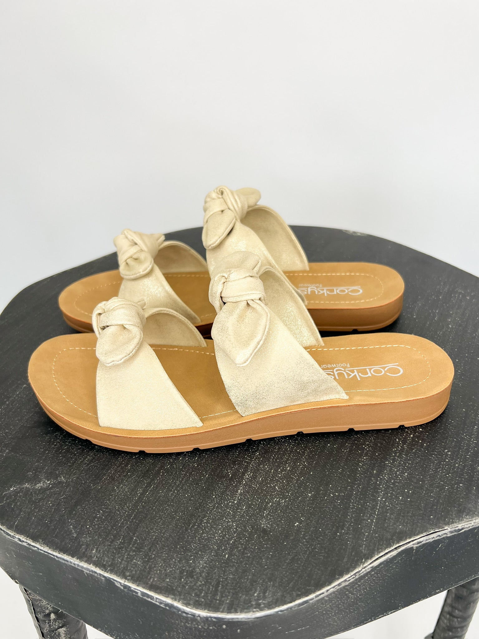 [Corky's] Take A Bow-Gold Wash Metallic