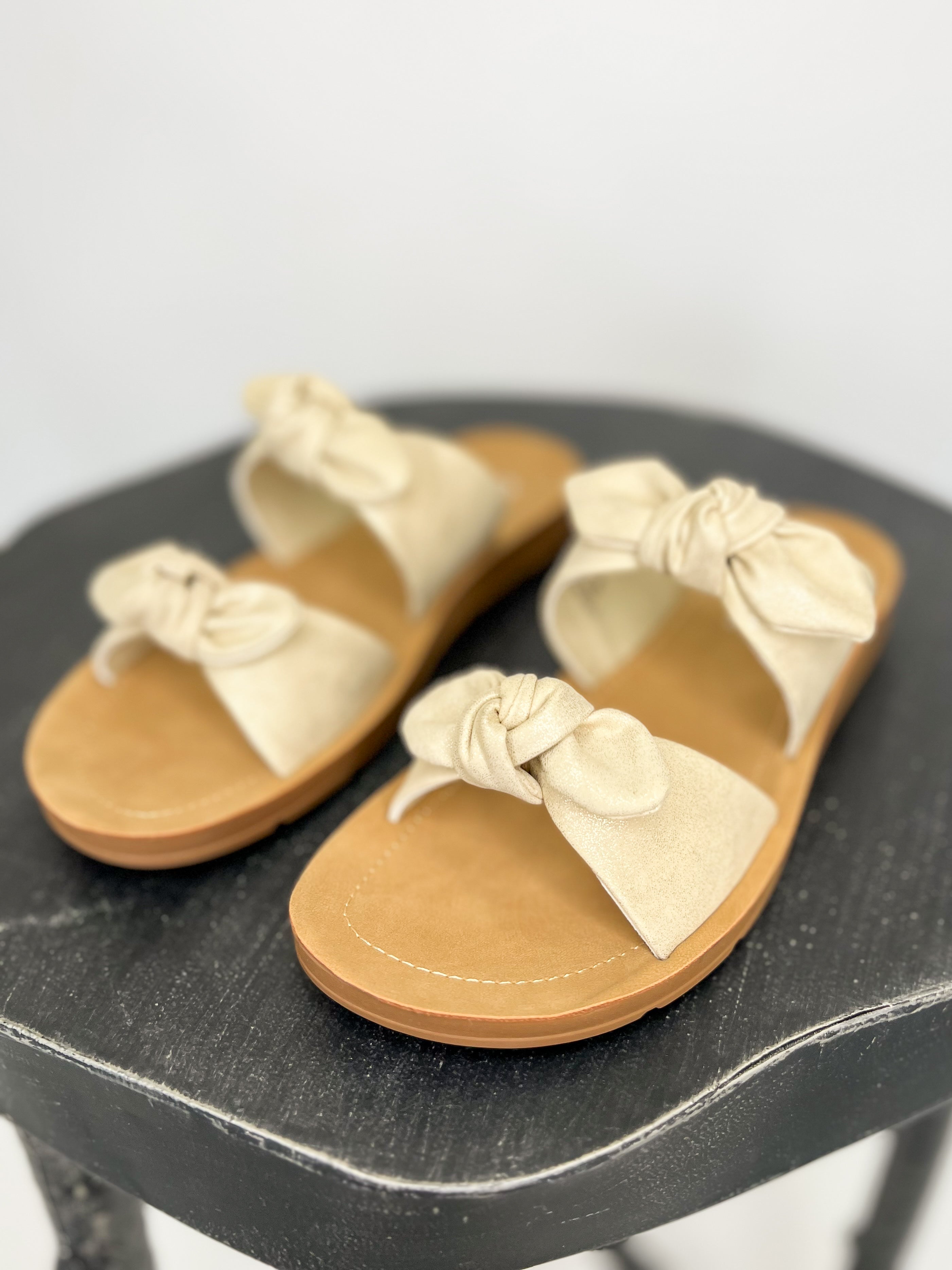 [Corky's] Take A Bow-Gold Wash Metallic