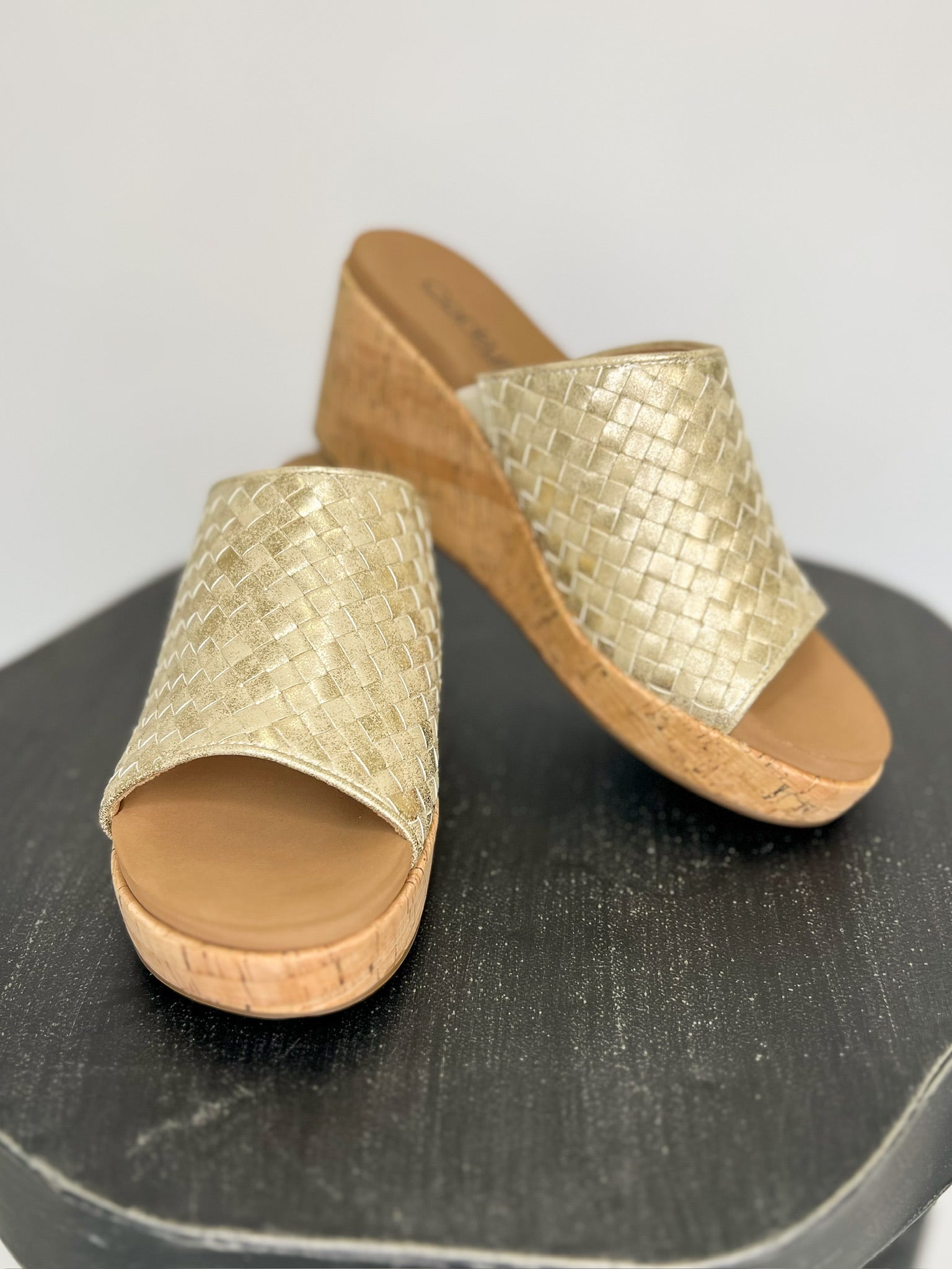 [Corky's] Wine and Dine Wedge - Gold Wash Metallic