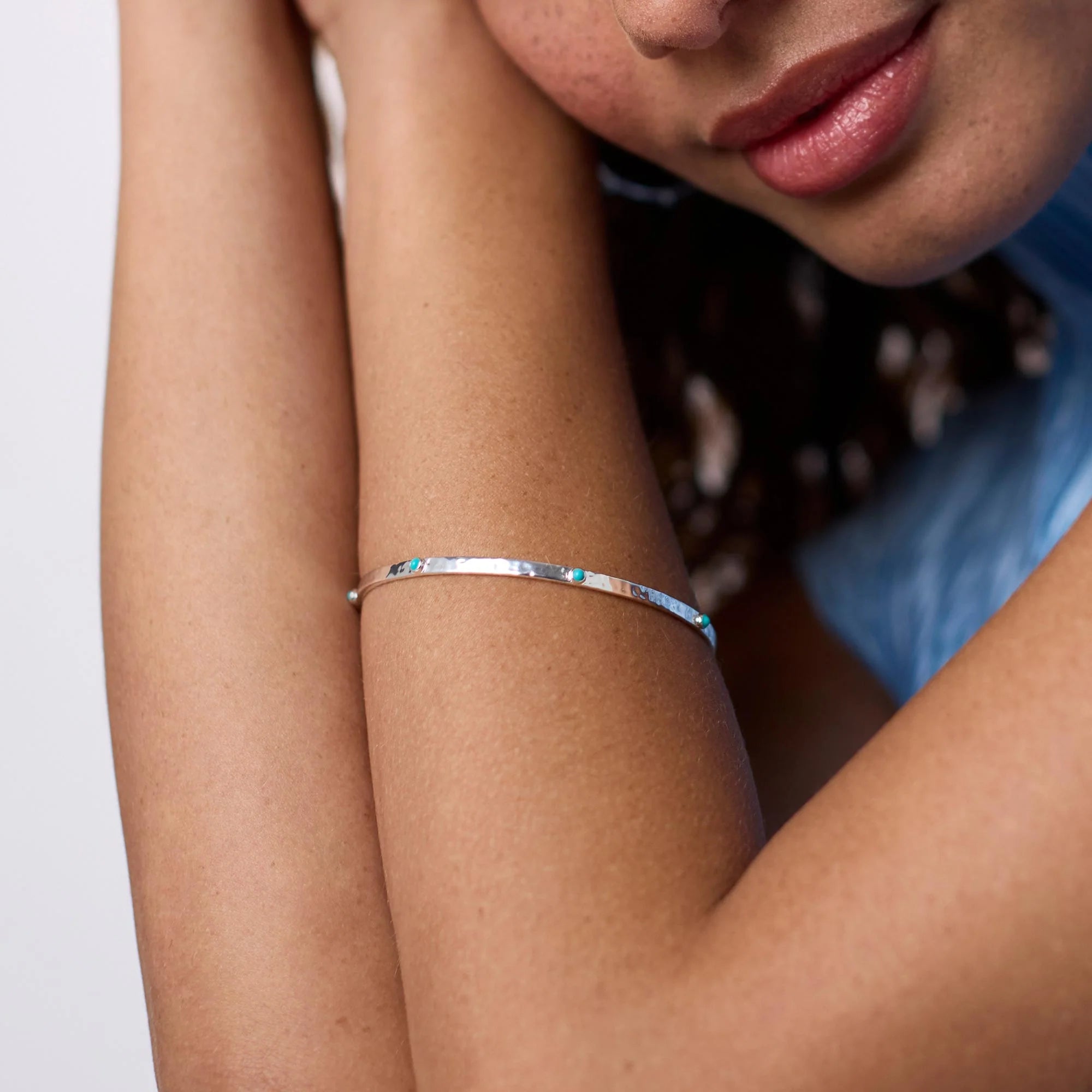 [Julie Vos]  Crescnet Stone Bangle - Turquoise Blue