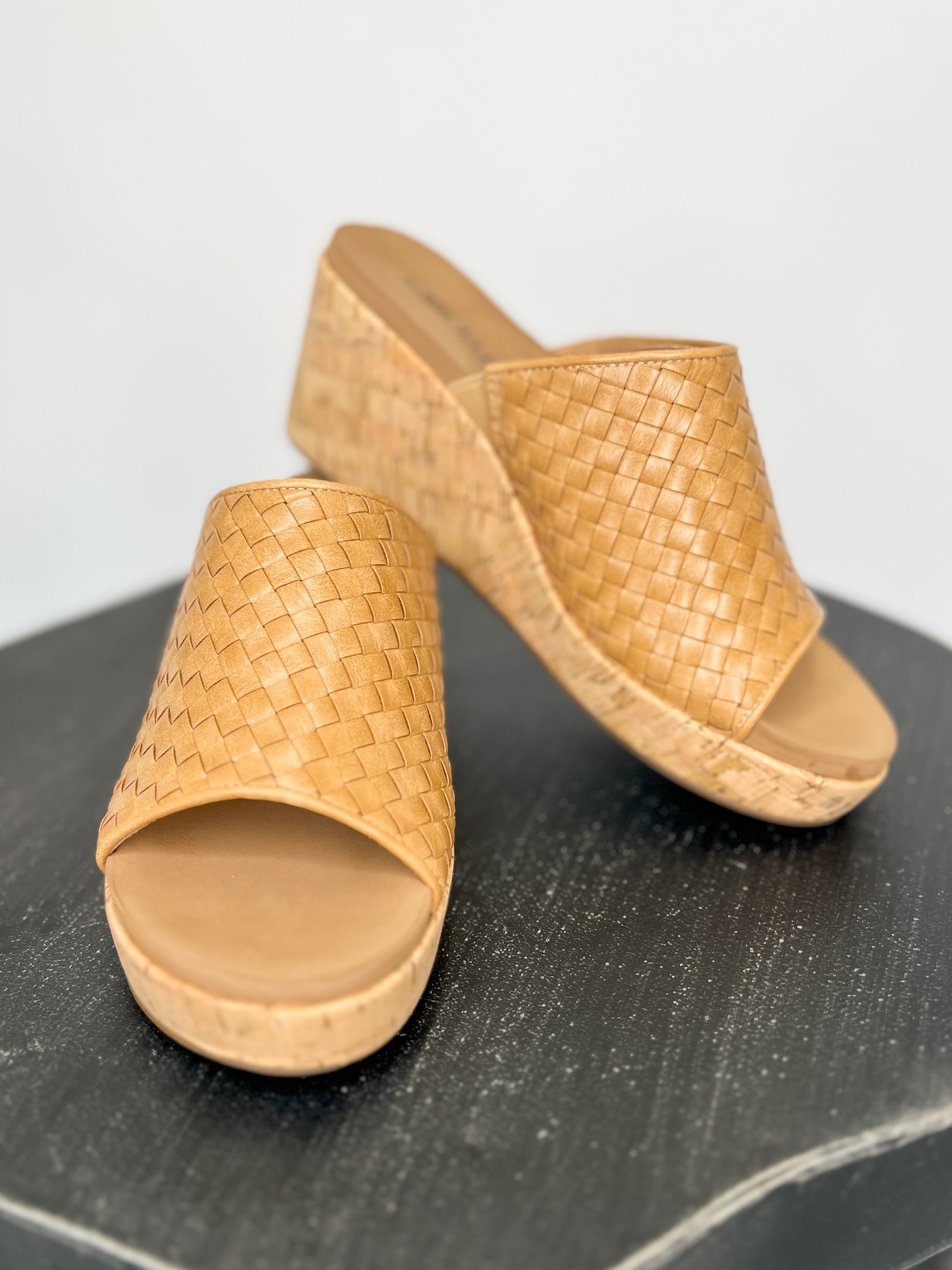 [Corky's] Wine and Dine Wedge - Caramel