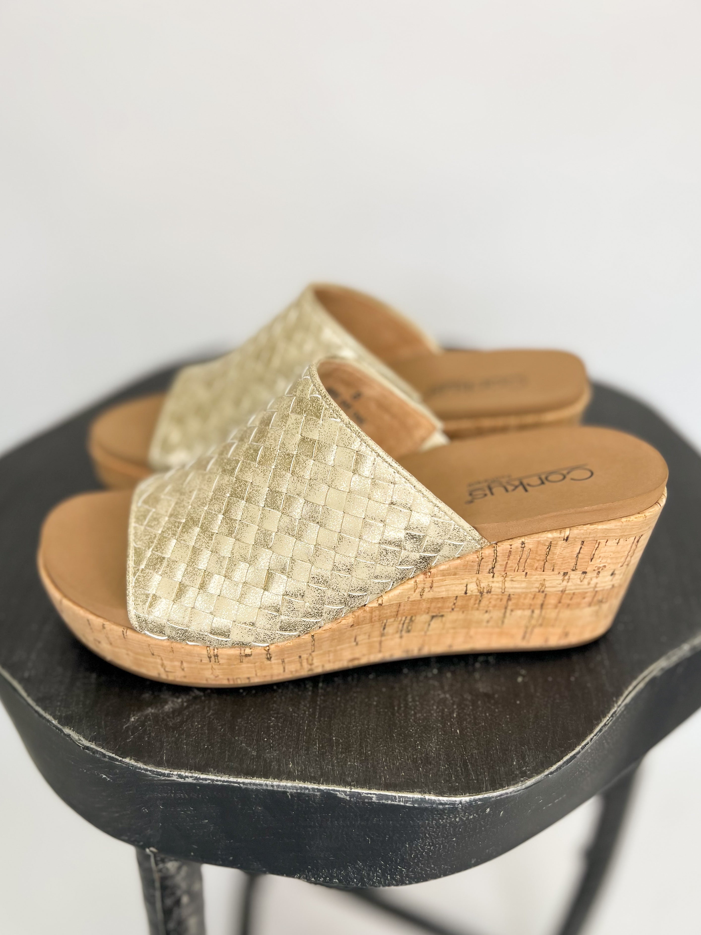 [Corky's] Wine and Dine Wedge - Gold Wash Metallic