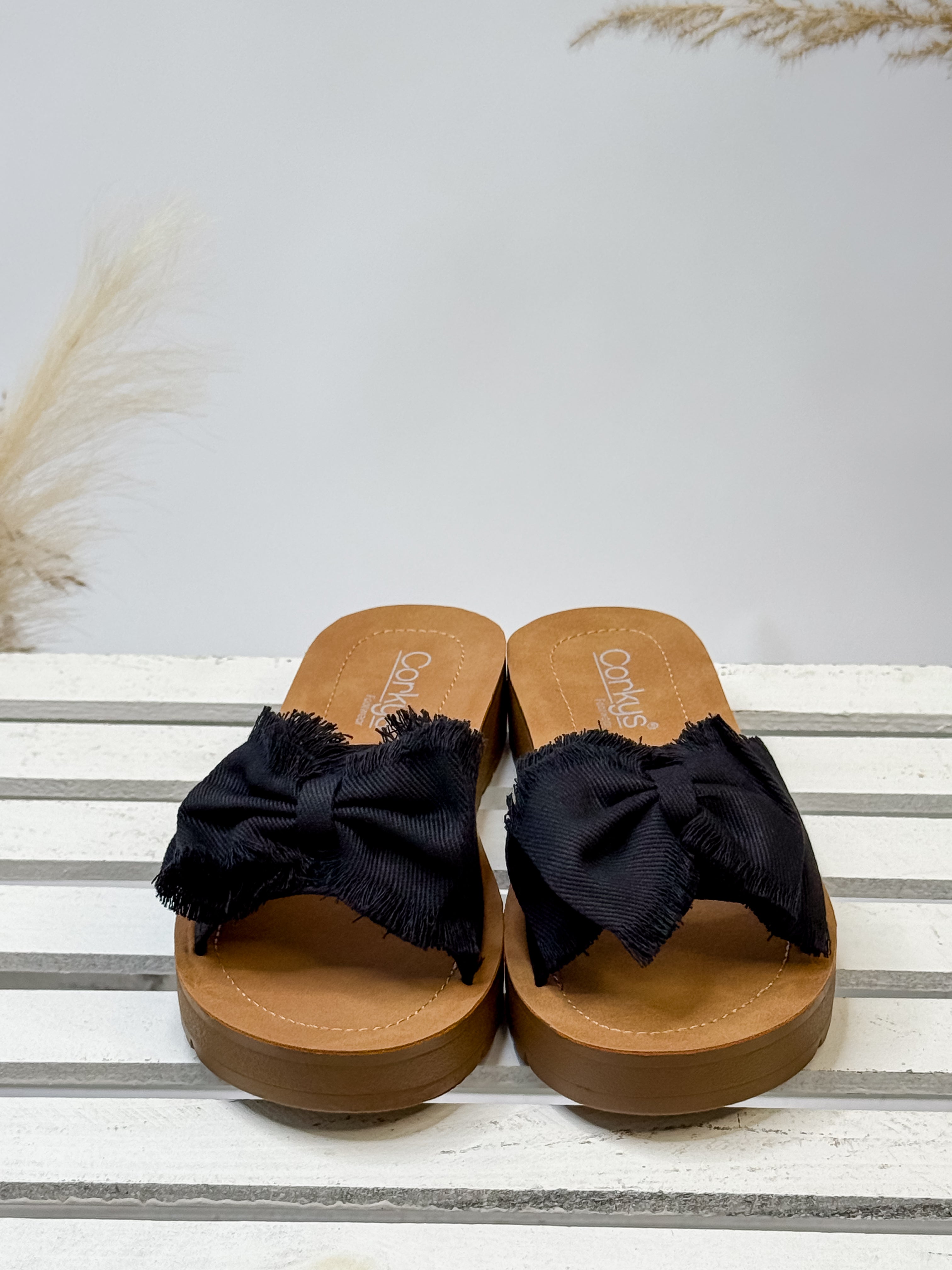 [Corky's] Spray Tan-Black Canvas