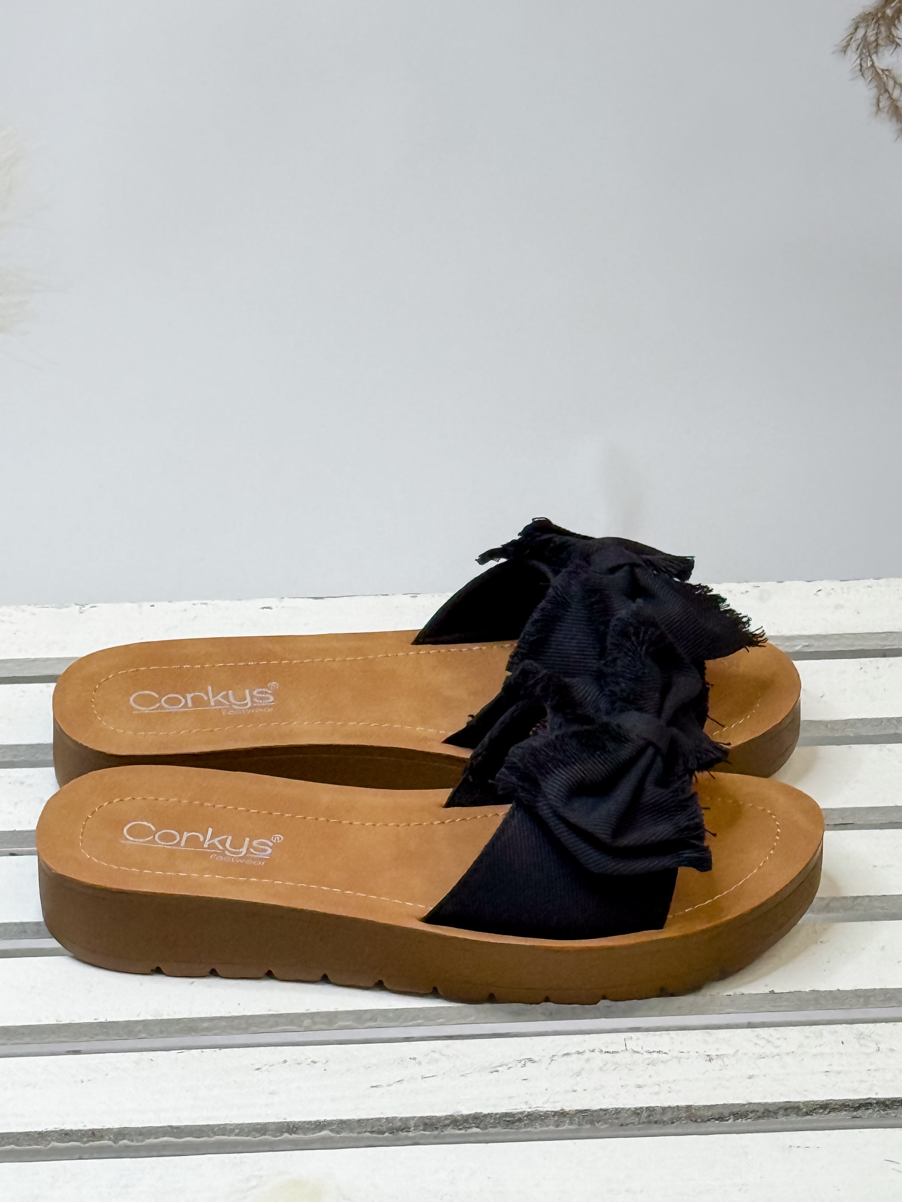 [Corky's] Spray Tan-Black Canvas