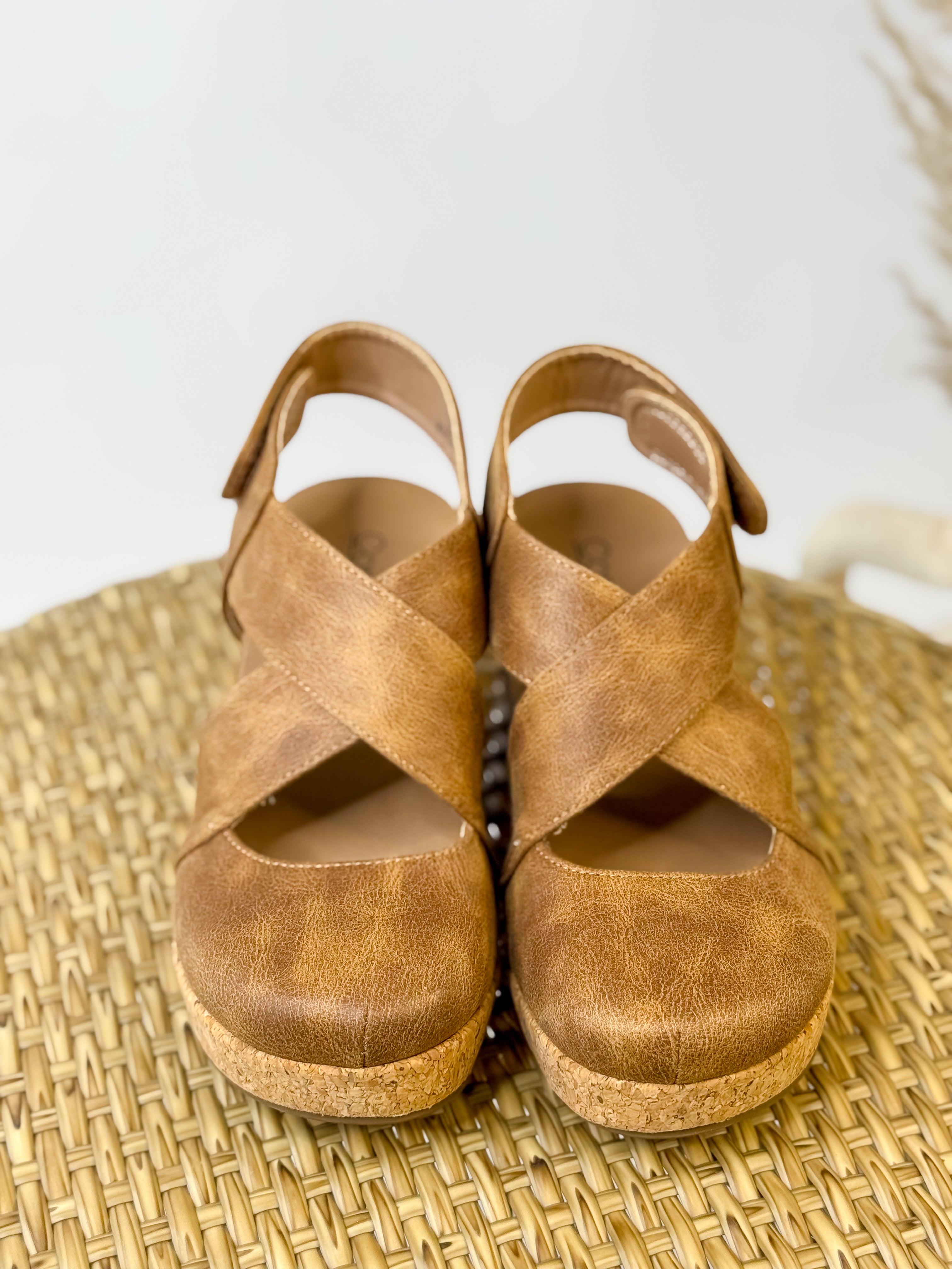 [Corkys] Case Closed- Tan W