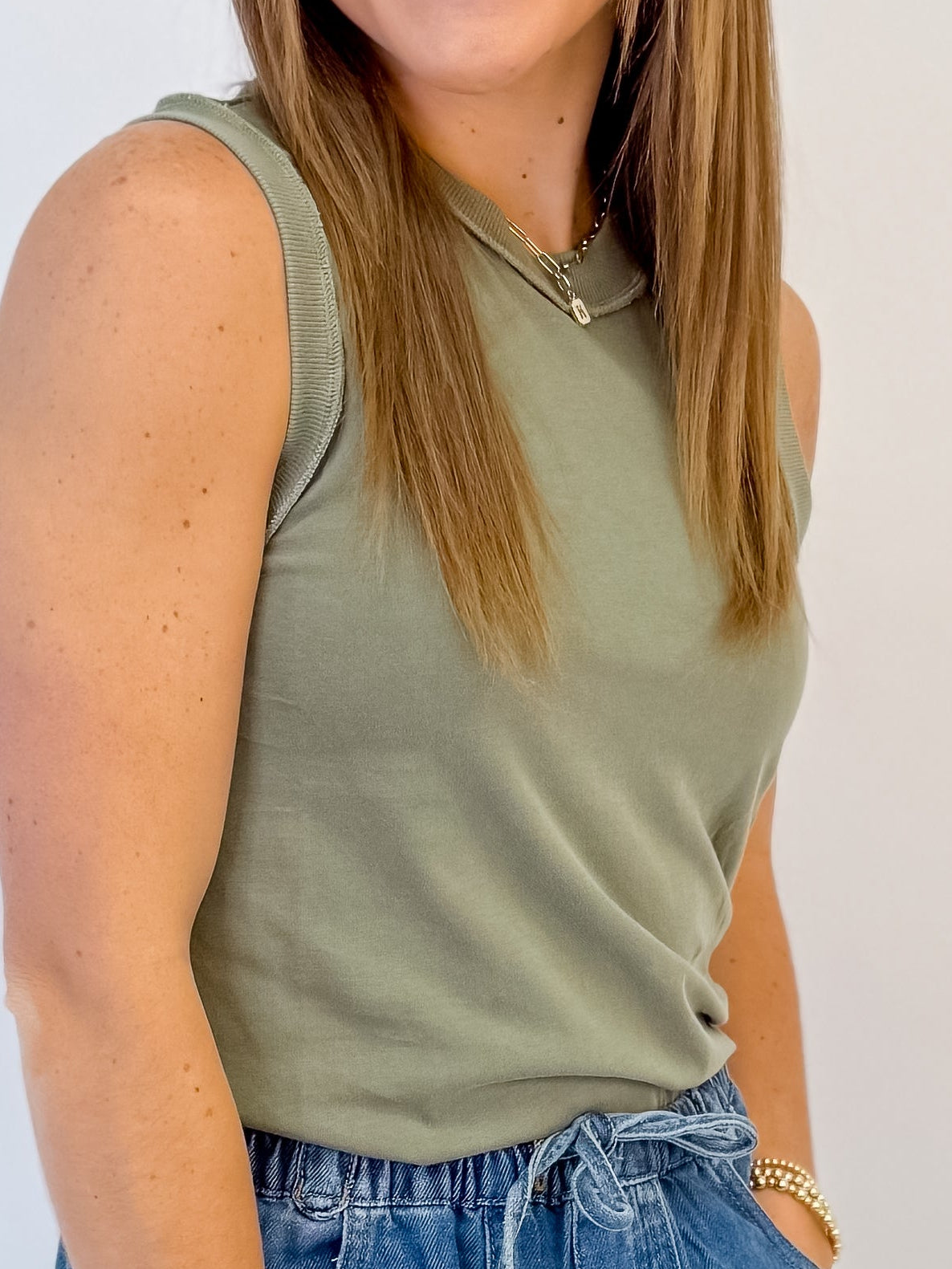 [Dear John] Zo Tee- Vetiver