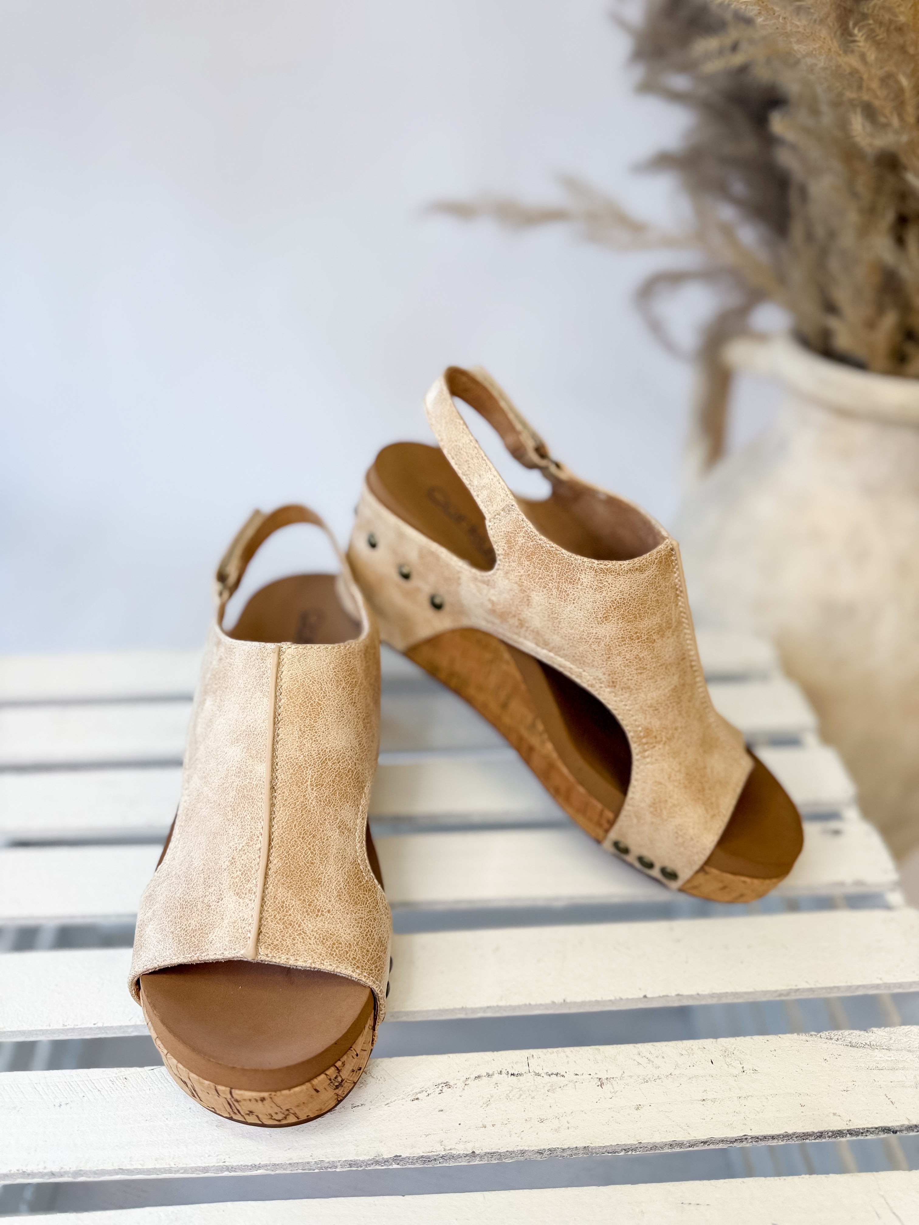 [Corkys] Carley Sand Distressed