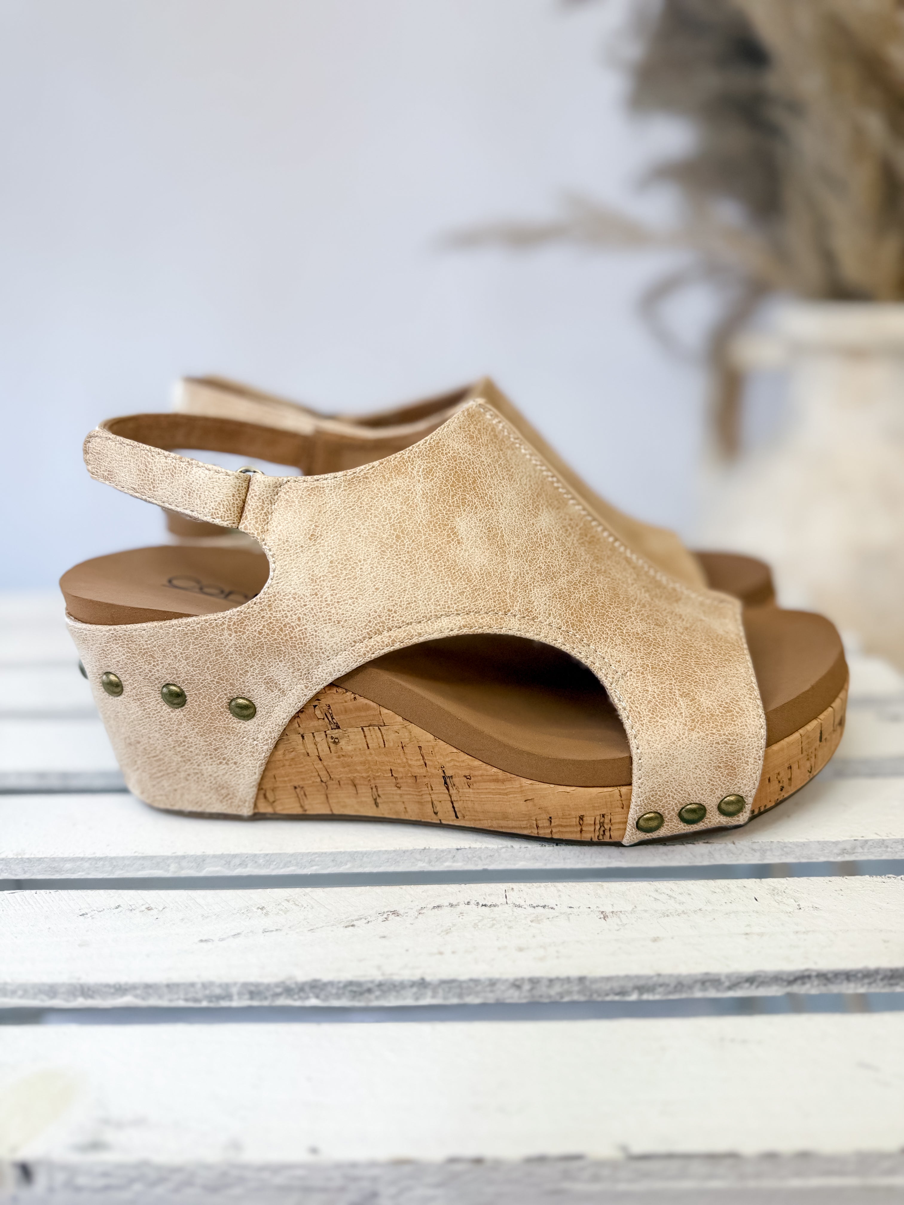 [Corkys] Carley Sand Distressed
