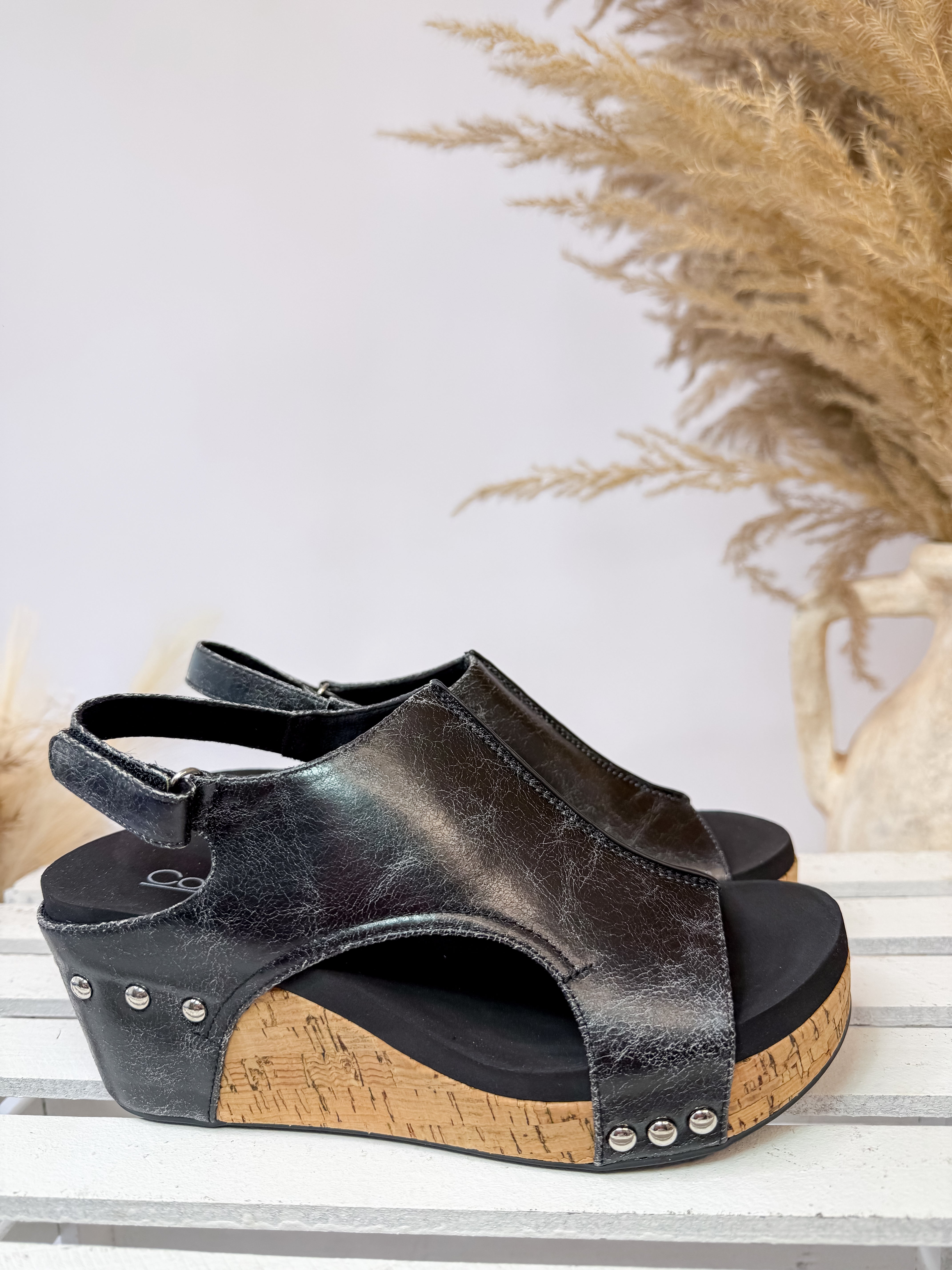 [Corkys] Carley Black Crackle