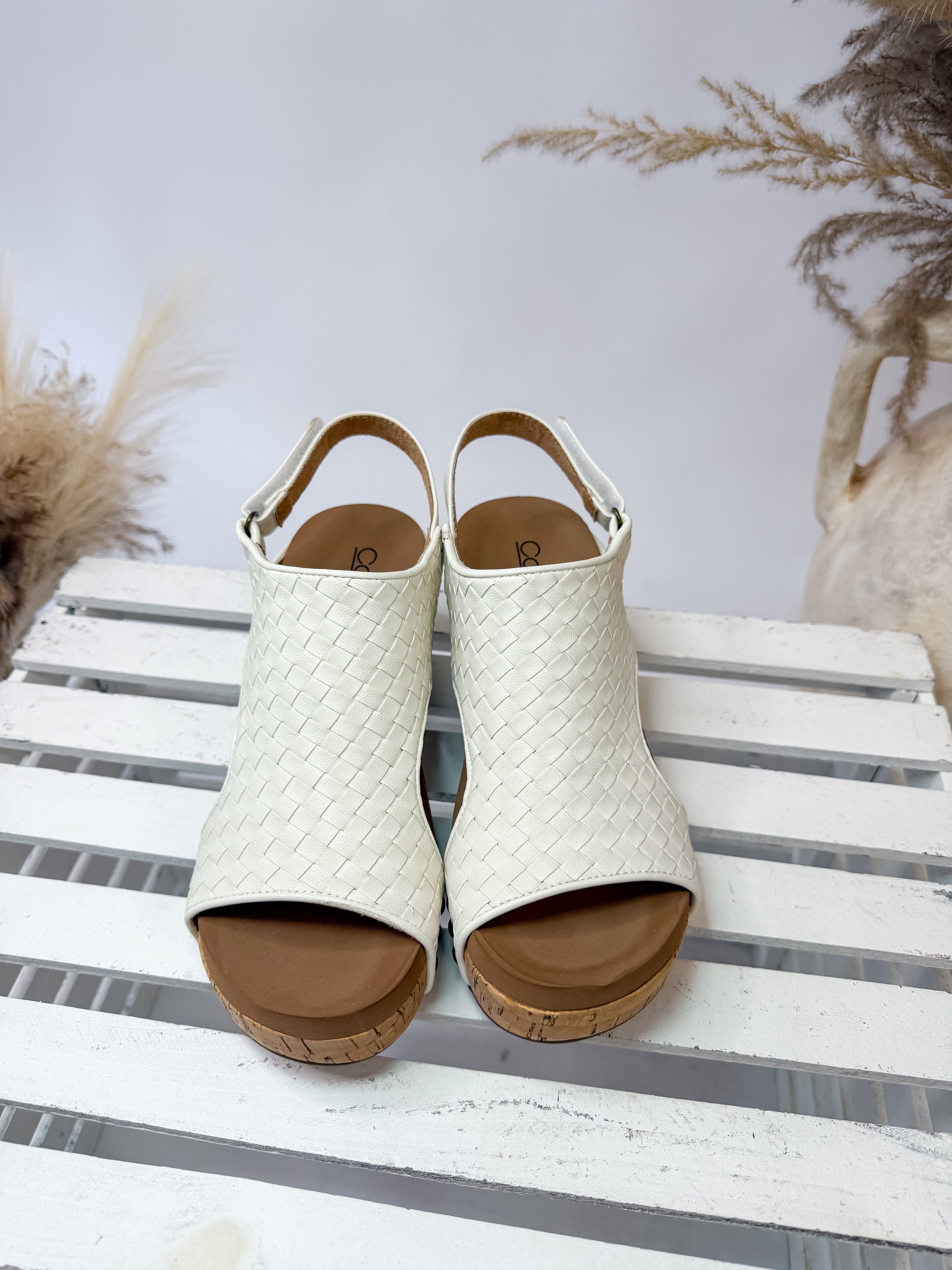 [Corky's] Carley Woven-Ivory