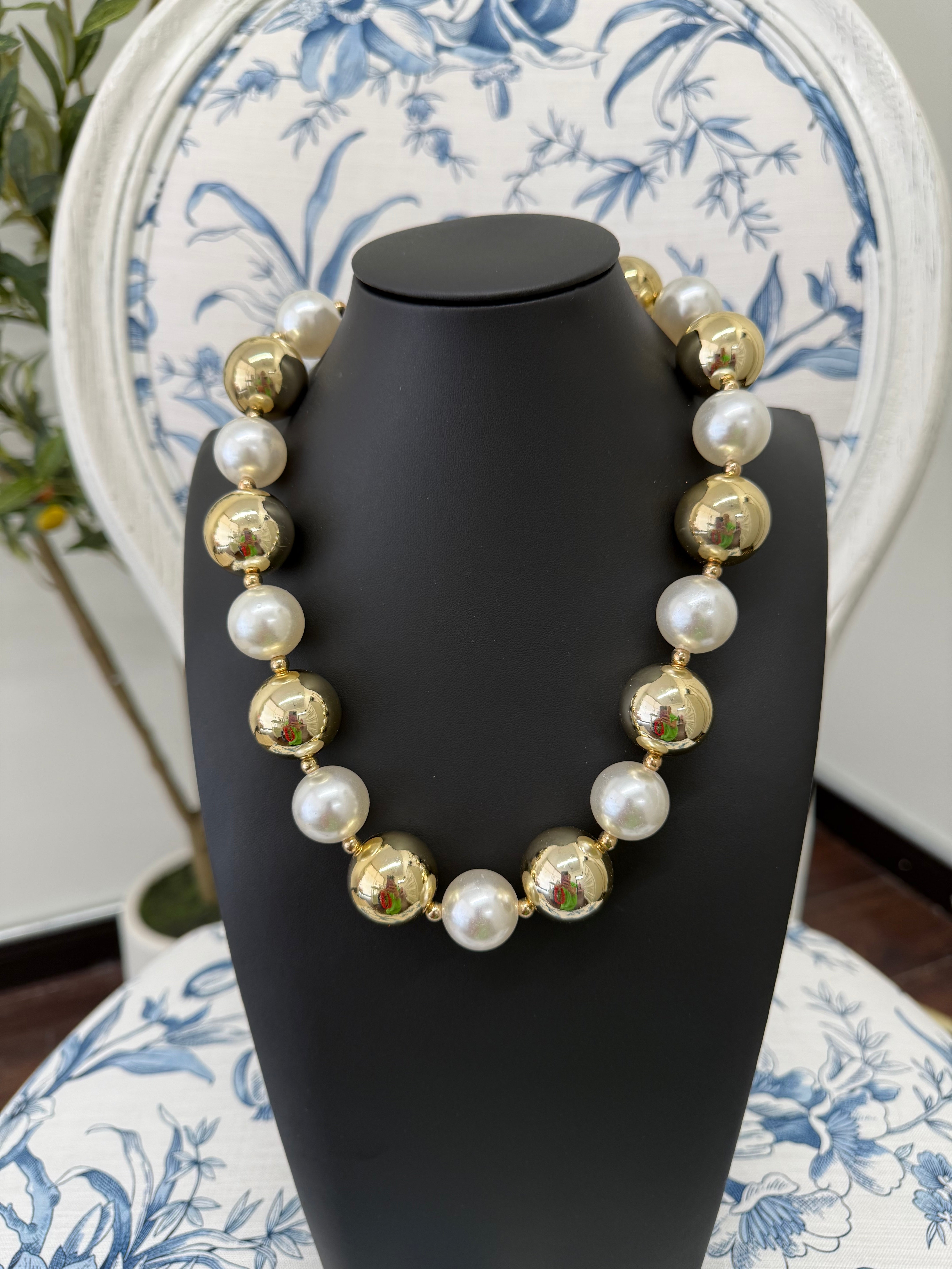 Chunky Bead Necklace-Gold & White