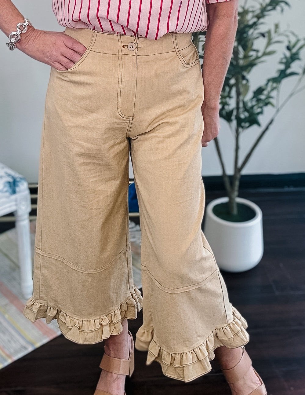 Ruffle Hem Cropped Denim Pants - Taupe