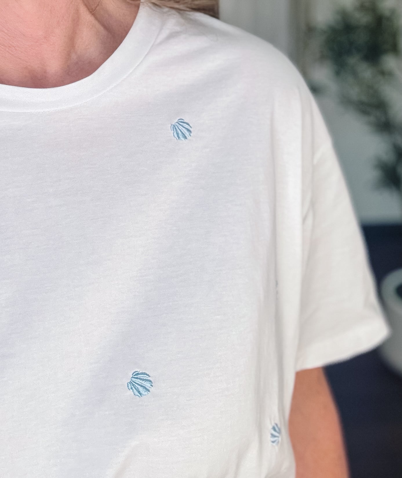 Shelling Fun Embroidered tee - Off White