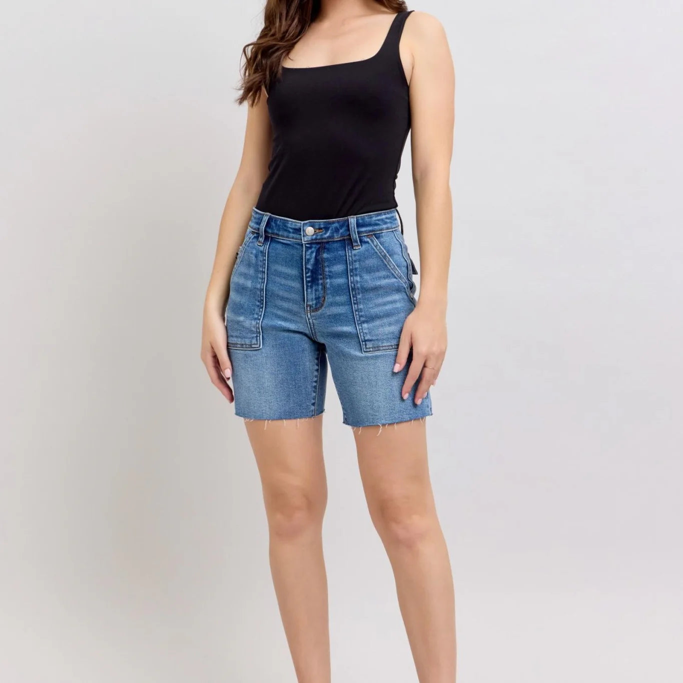 [Judy Blue] Mid Rise Bermuda W/Back Flap Pockets